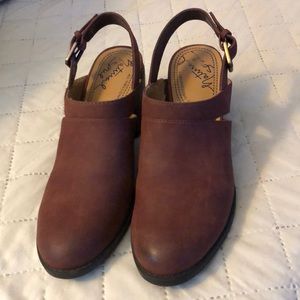 EUC NATURAL SOUL SHOES SIZE 8